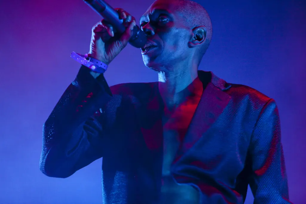 Faithless performing at Global Gathering 2010